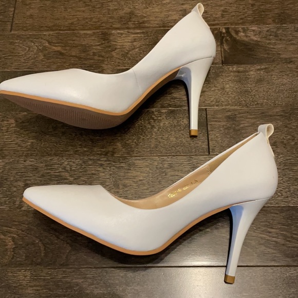 size 6 - Picture 2 of 4